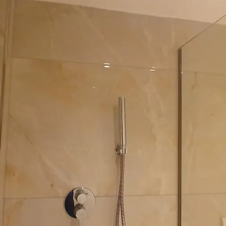 Leo Dublex * Golem (Tirana)